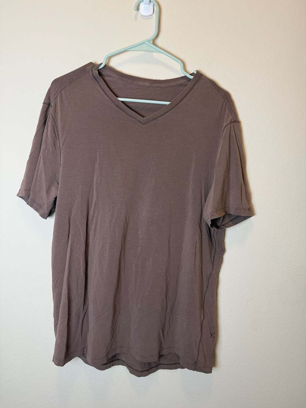 Lululemon Men's V-Neck Short Sleeve Athletic T-Shirt Heathered Brown